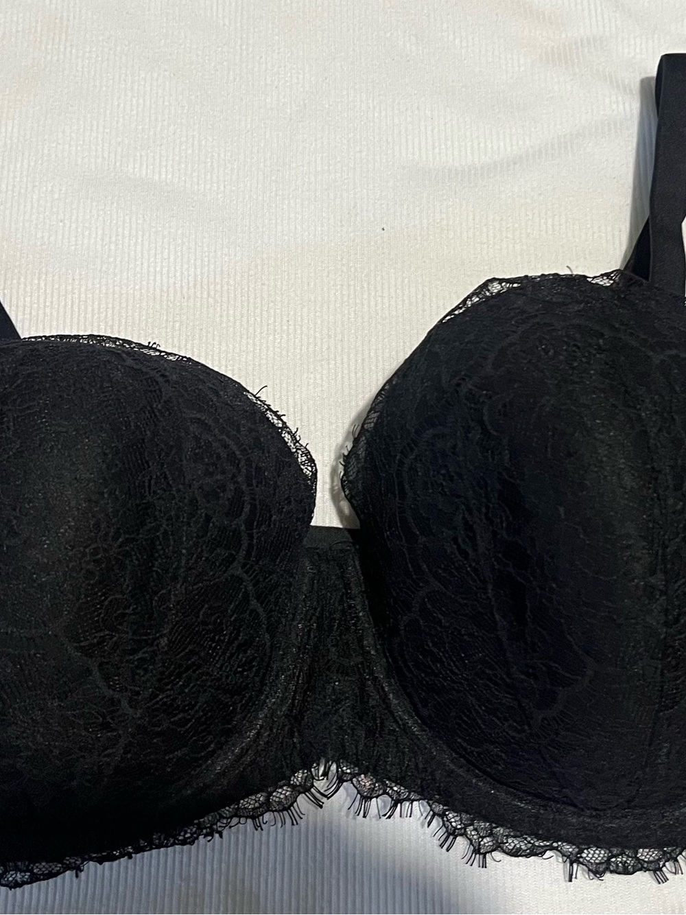 Victoria’s Secret “Dream Angels” Black Lace Underwire Bra 40DDD